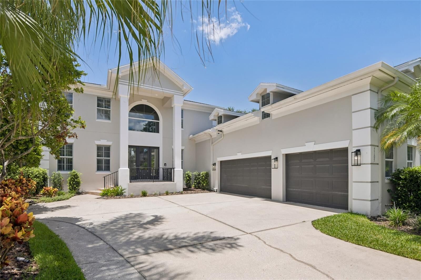 Property Photo: 5105 W Neptune Way FL 33609