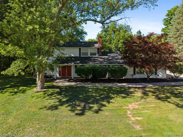Property Photo:  37480 Rhonswood Drive  MI 48167 9749 