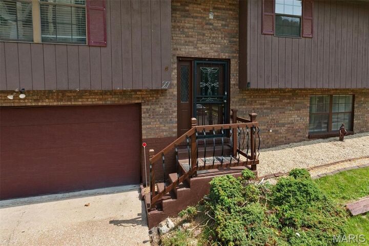 Property Photo: 27 Oakleigh Drive IL 62223