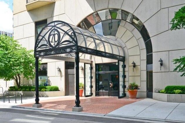 Property Photo:  70 W Huron Street 406  IL 60654 