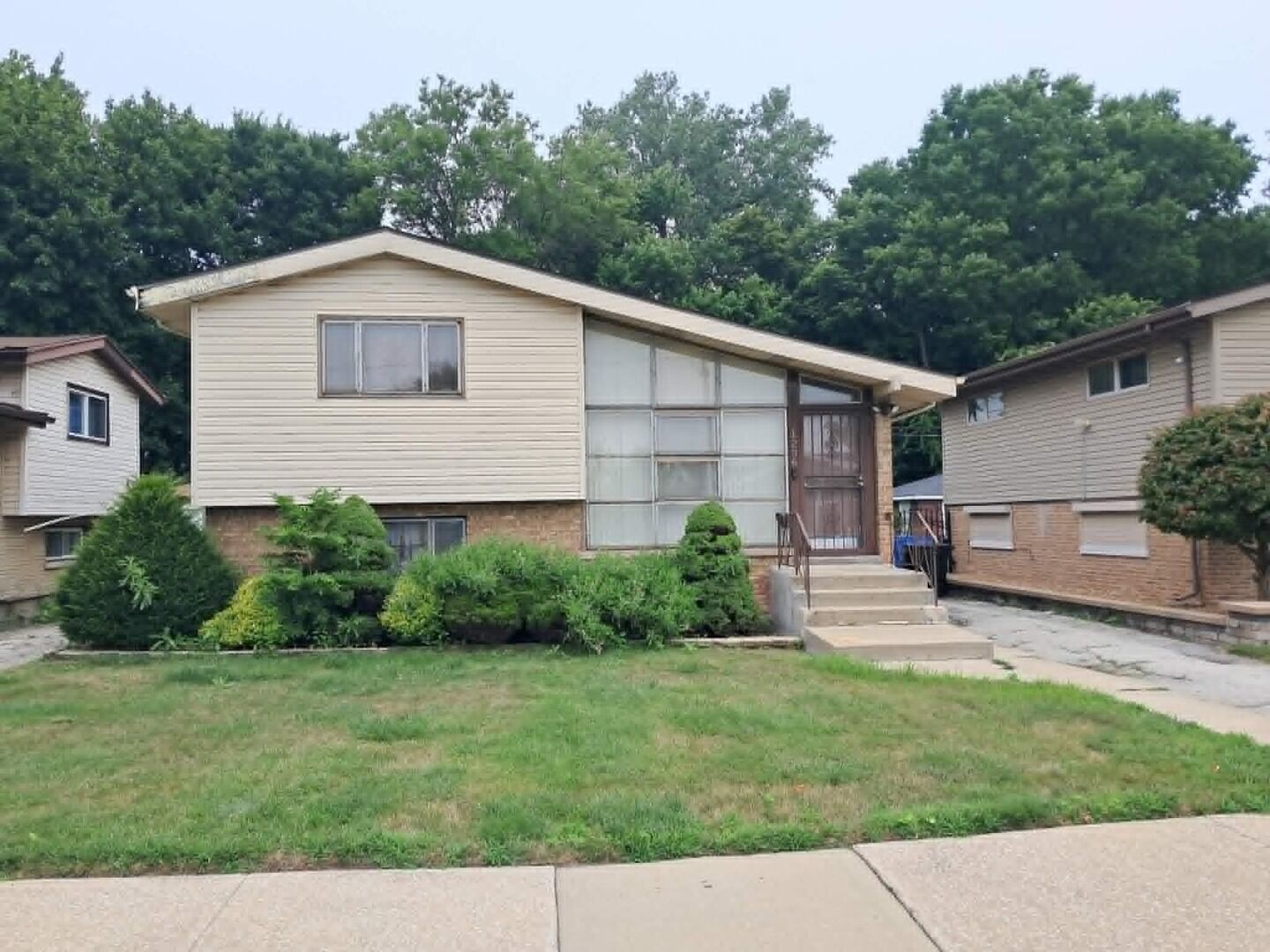 Property Photo: 1236 E 85th Street IL 60619