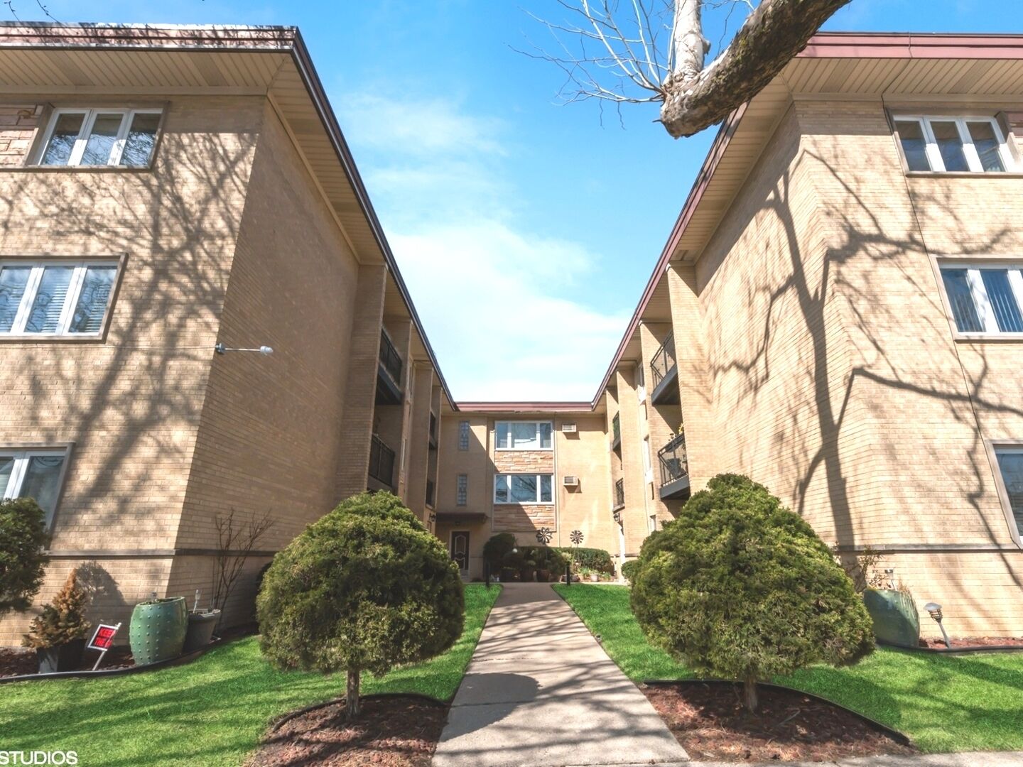 Property Photo:  3552 N Oleander Avenue 205  IL 60634 