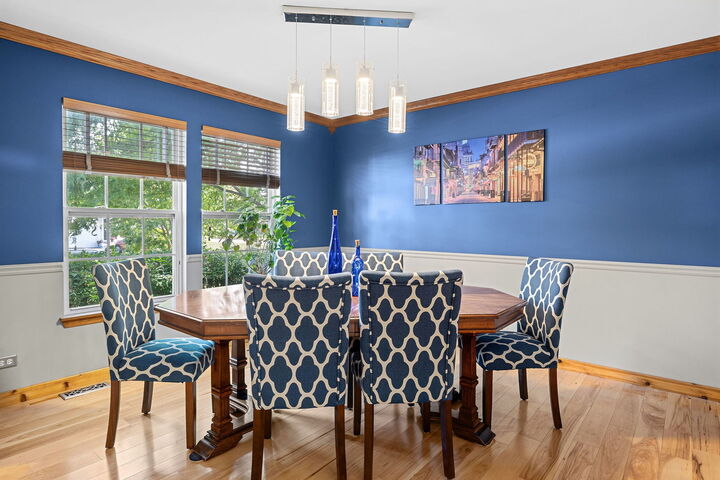 Property Photo:  818 Willow Street  IL 60146 