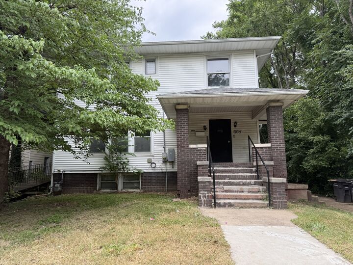 Property Photo: 608 W Main Street IL 62901