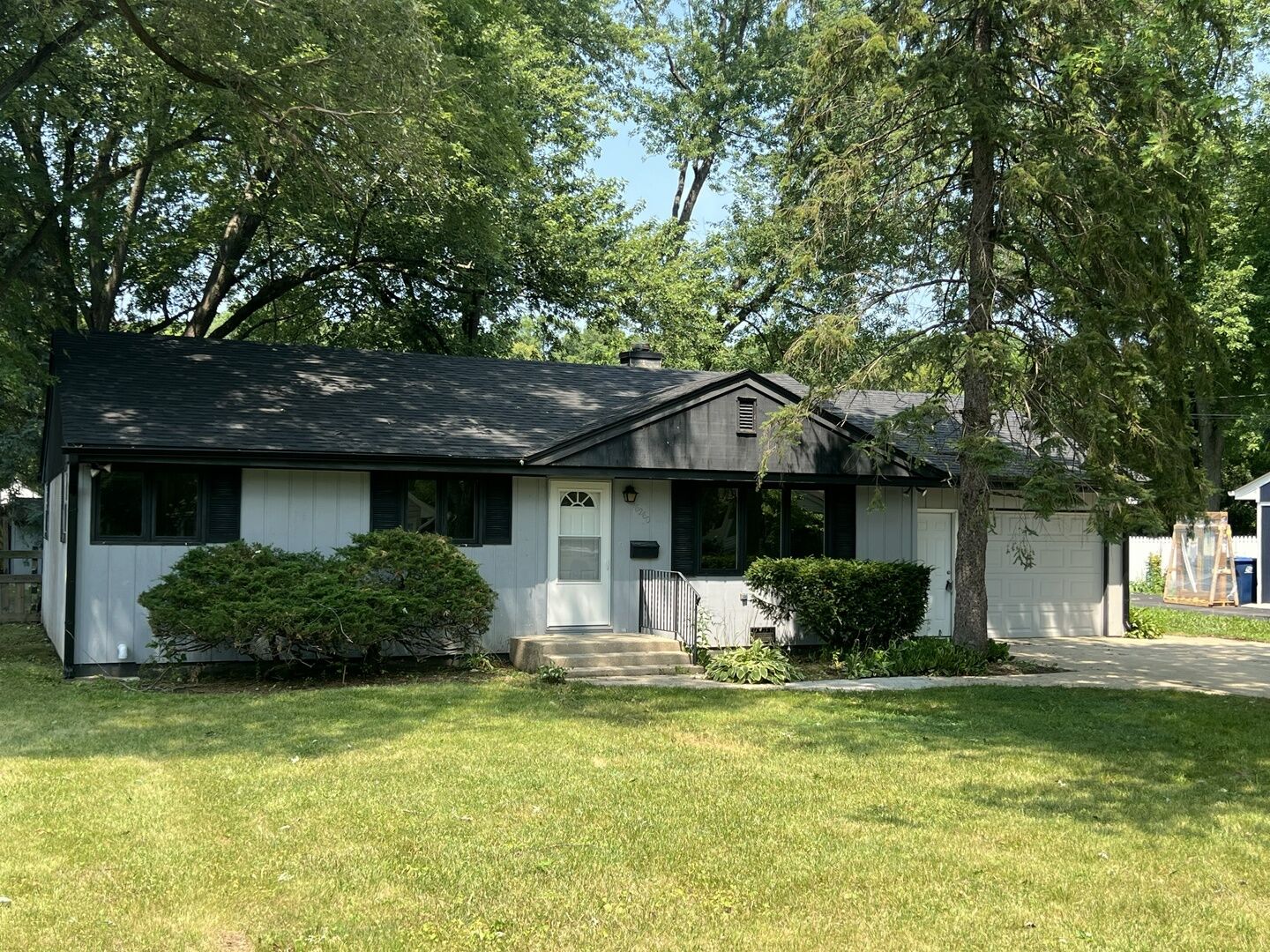Property Photo: 16260 W Arlington Drive IL 60048
