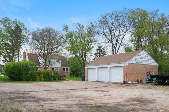 Property Photo:  