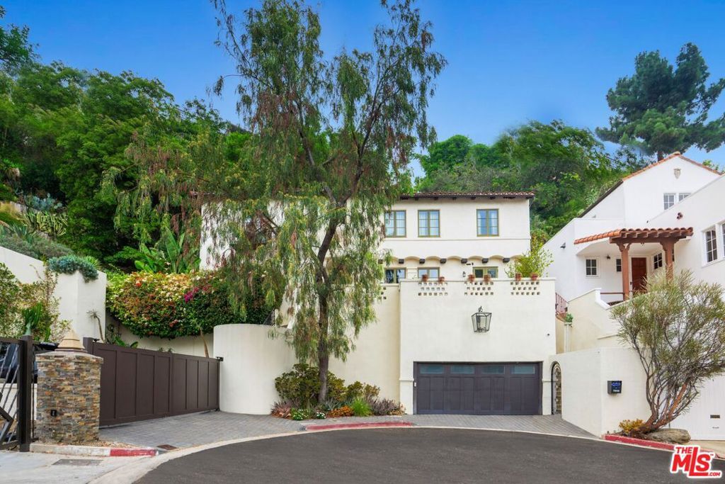 Property Photo: 7939 Hillside Avenue CA 90046