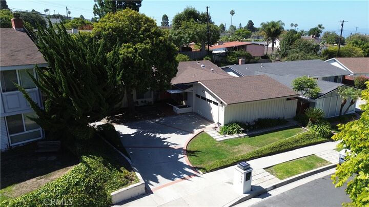 Property Photo: 7036 Hedgewood CA 90275