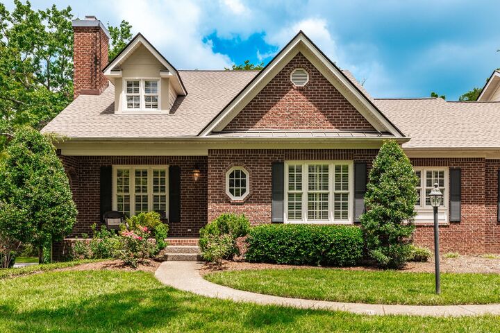 Property Photo:  2224 Harding Pl  TN 37215 