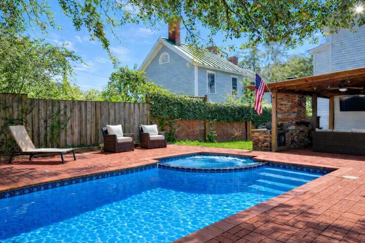 Property Photo: 424 NW Barnwell Avenue SC 29801
