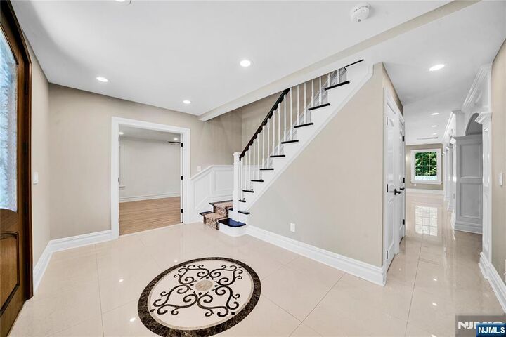Property Photo:  3 Bromley Court  NJ 07045 