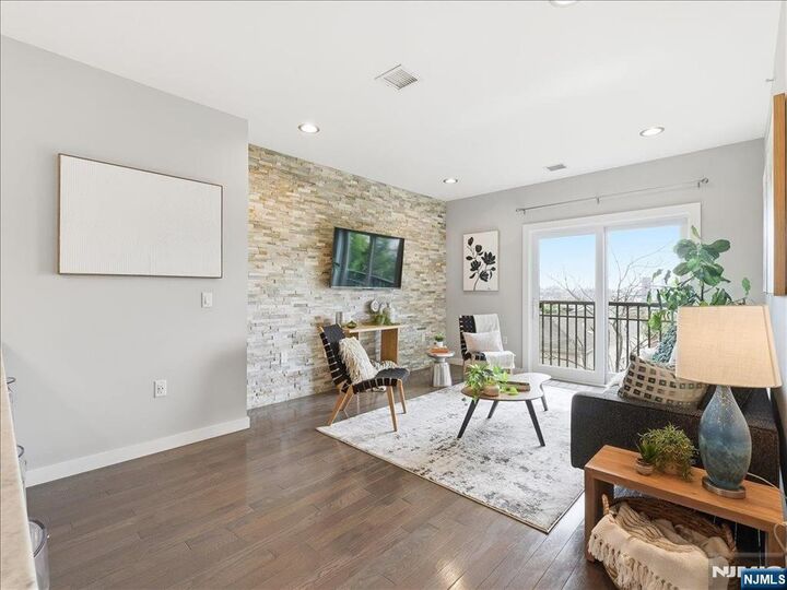 Property Photo:  302 Palisade Avenue 404  NJ 07307 