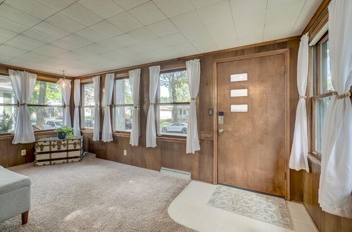 Property Photo:  950 Juno Avenue  MN 55102 