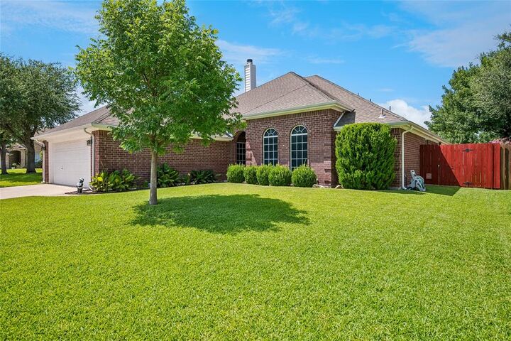 Property Photo: 516 Hazelnut Court TX 76179