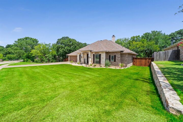 Property Photo: 508 Oak Forest Court TX 76060