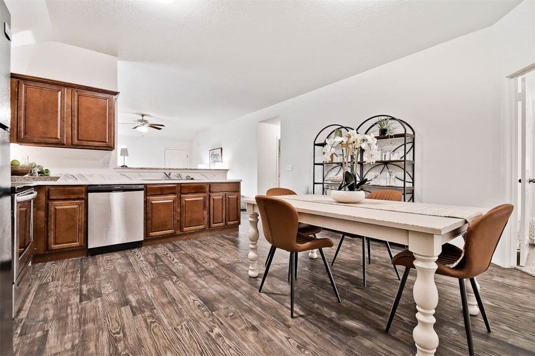 Property Photo:  7850 Bridgegate Avenue  AR 72762 