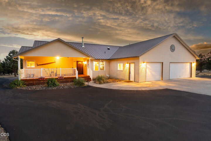 Property Photo: 9503 SE Ridge View Road OR 97754