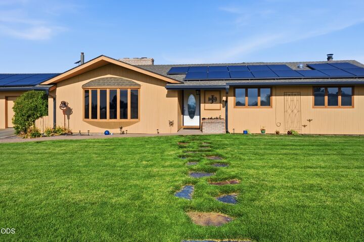 Property Photo:  105 SE Barber Road  OR 97741 