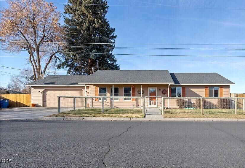 Property Photo:  1263 NE Powell Lane  OR 97754 