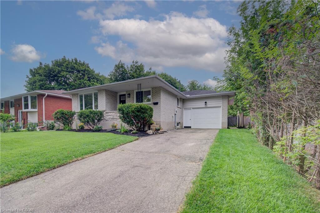 Property Photo: 163 Lynnbrook Crescent ON N2L 4X2