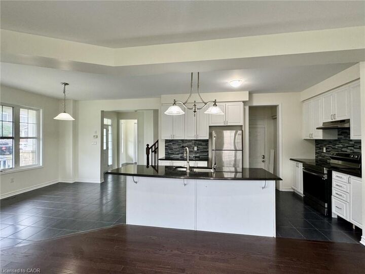 Property Photo:  2 Blue Oak Street  ON N2R 0K4 
