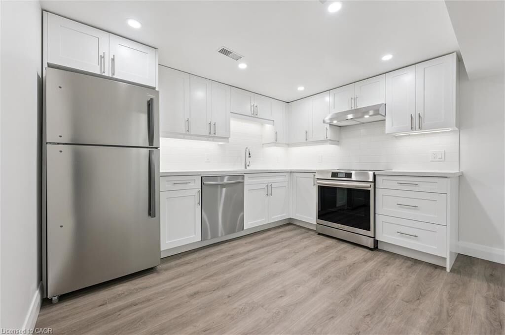 Property Photo:  74 Elm Ridge Drive Lower  ON N2N 1H6 