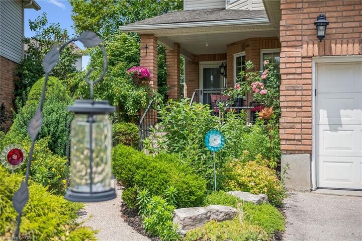 Property Photo: 916 Rush Meadow Court ON N2R 1K9