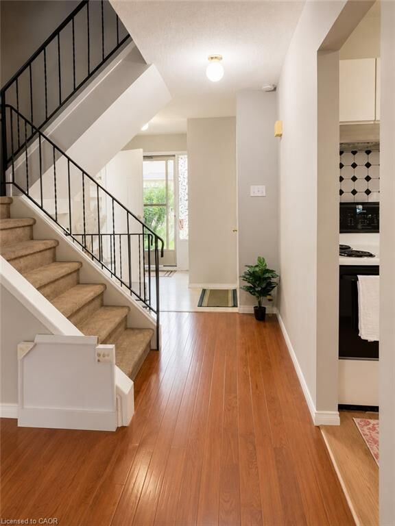 Property Photo: 195 Ferguson Drive 6 ON N4V 1A4