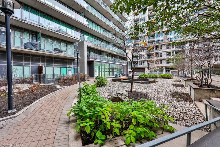 Property Photo: 57 East Liberty Street Th19 ON M6K 3P5