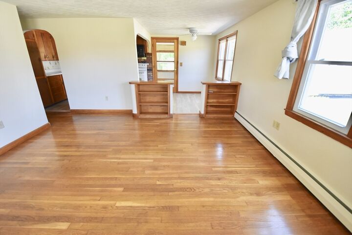 Property Photo:  118 Blaine Ave  MA 01515 