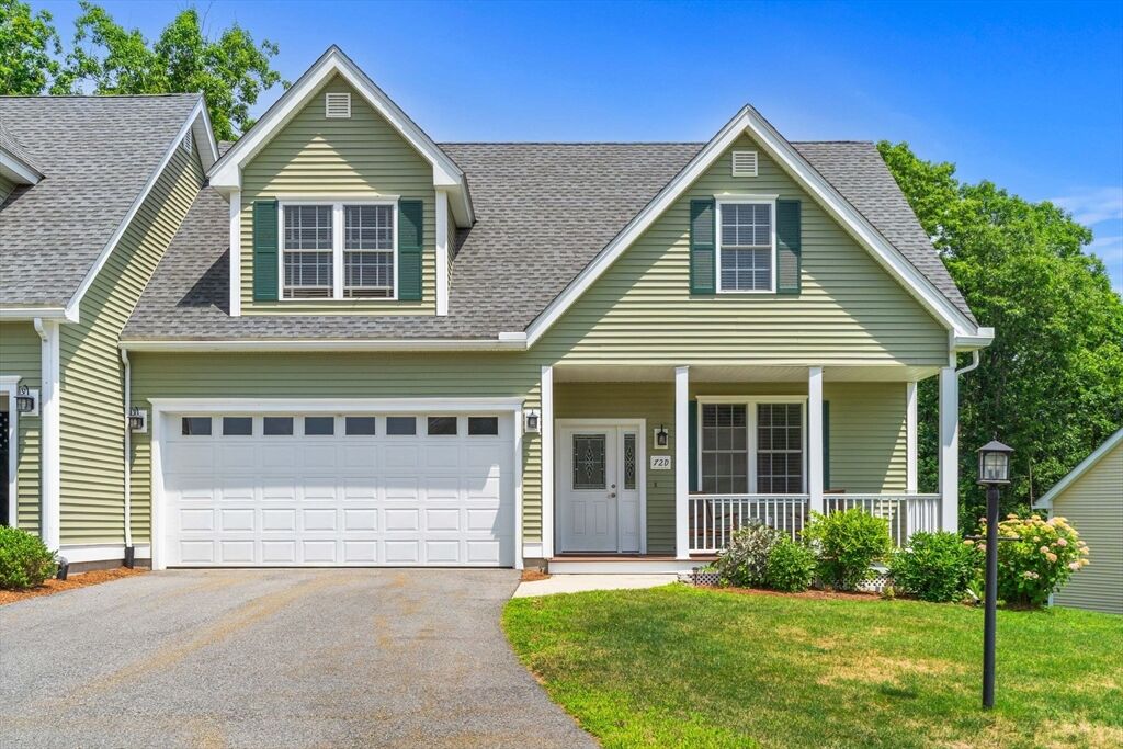 Property Photo:  72-D Hummingbird Ln 72D  MA 01450 