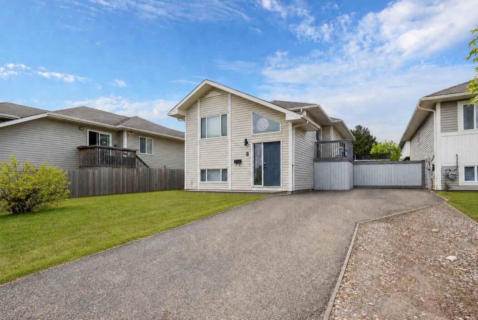Property Photo: 100 Paish Place 5 AB T9K 2W4