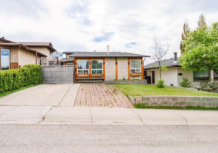 115 Maunsell Close NE — photo 1