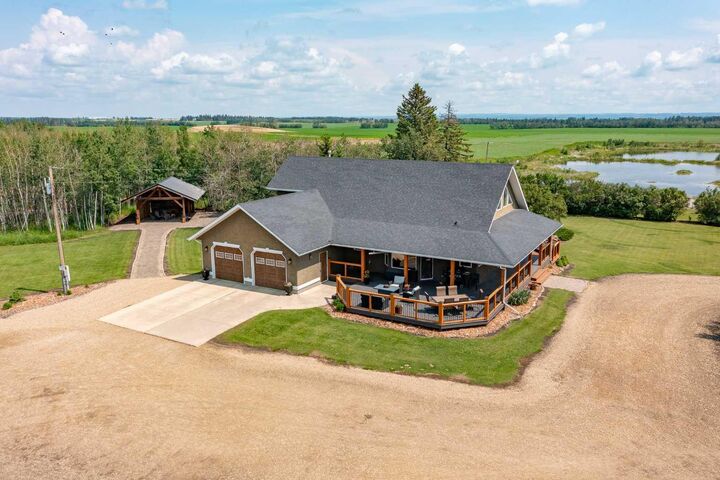 Property Photo: 41104 Range Road 274 AB T4L 2N1