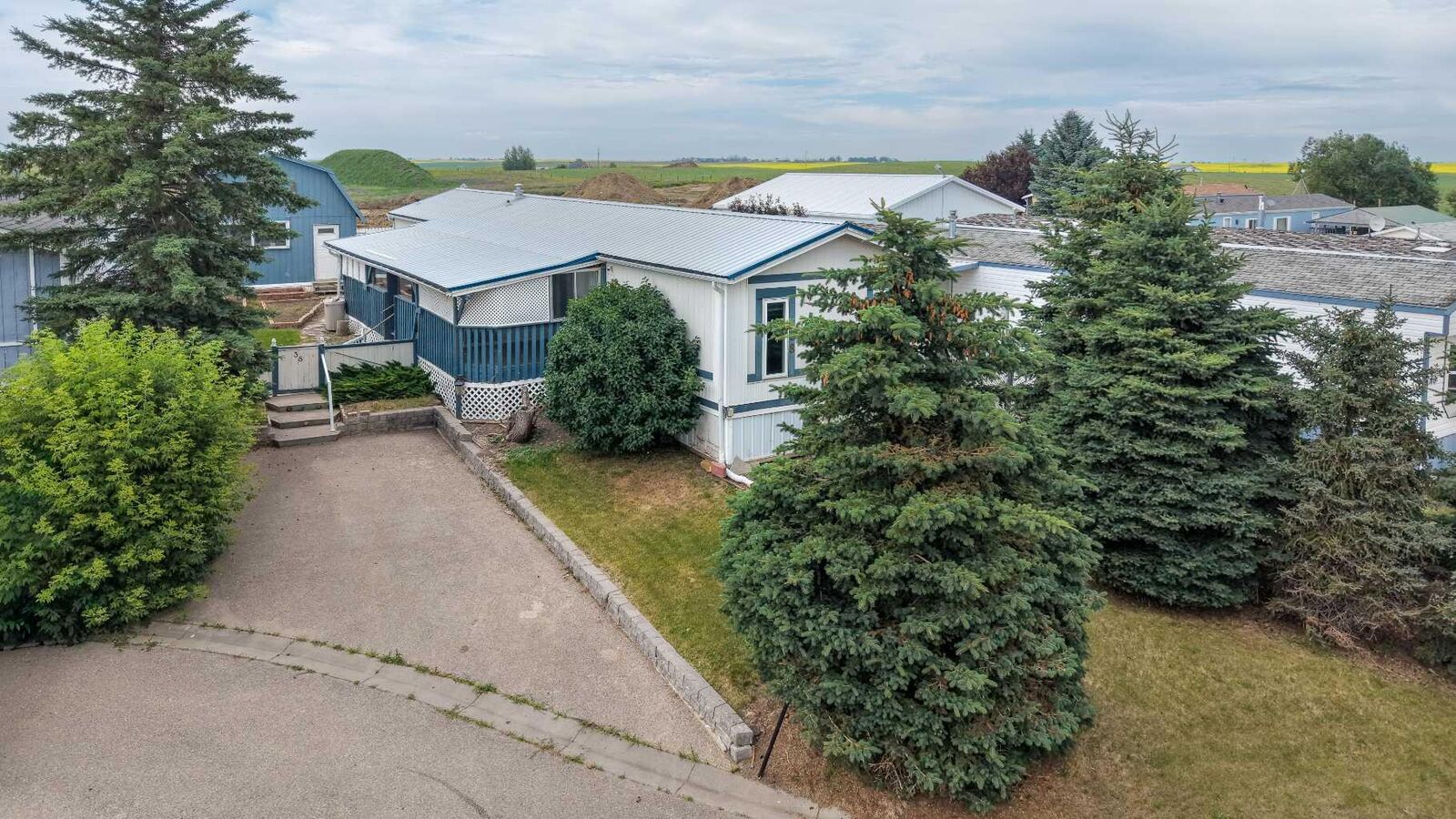 Property Photo: 38 Westmount Place AB T0L 0P0