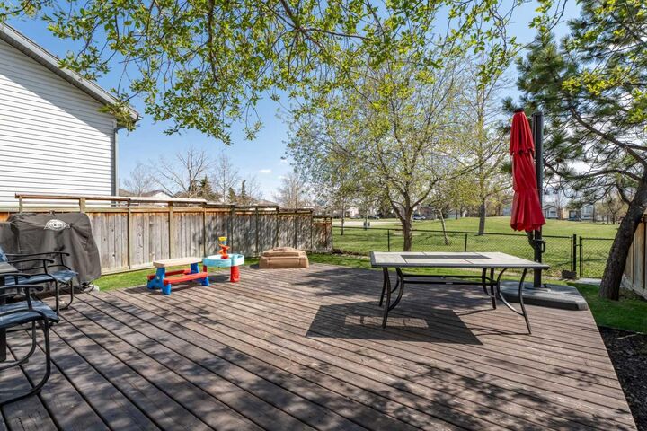 Property Photo: 31 Mt Aberdeen Grove SE AB T2Z 3N6