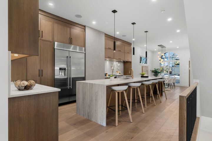 Property Photo: 2039 37 Avenue SW AB T2T 2H6