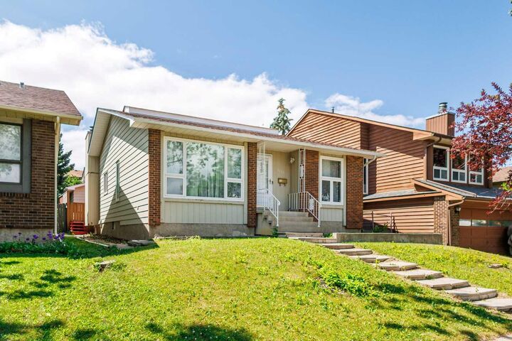 Property Photo: 1111 Berkley Drive NW AB T3K 1S6