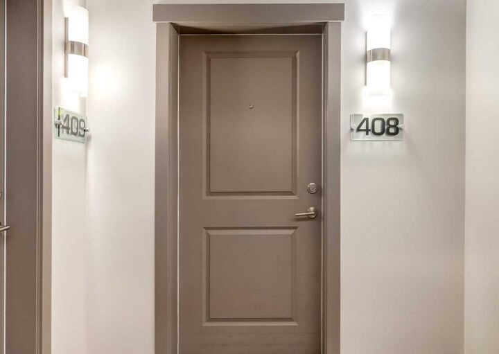 Property Photo: 32 Varsity Estates Circle NW 408 AB T3A 2Y1