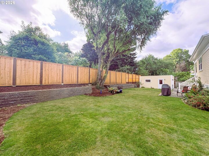 Property Photo: 322 SE 61st Ave OR 97215