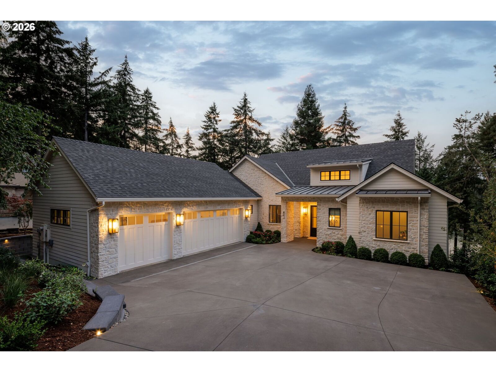 Property Photo: 843 Terrace Dr OR 97034