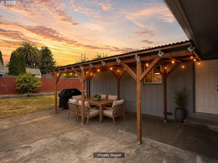 Property Photo: 412 Fir St OR 97415