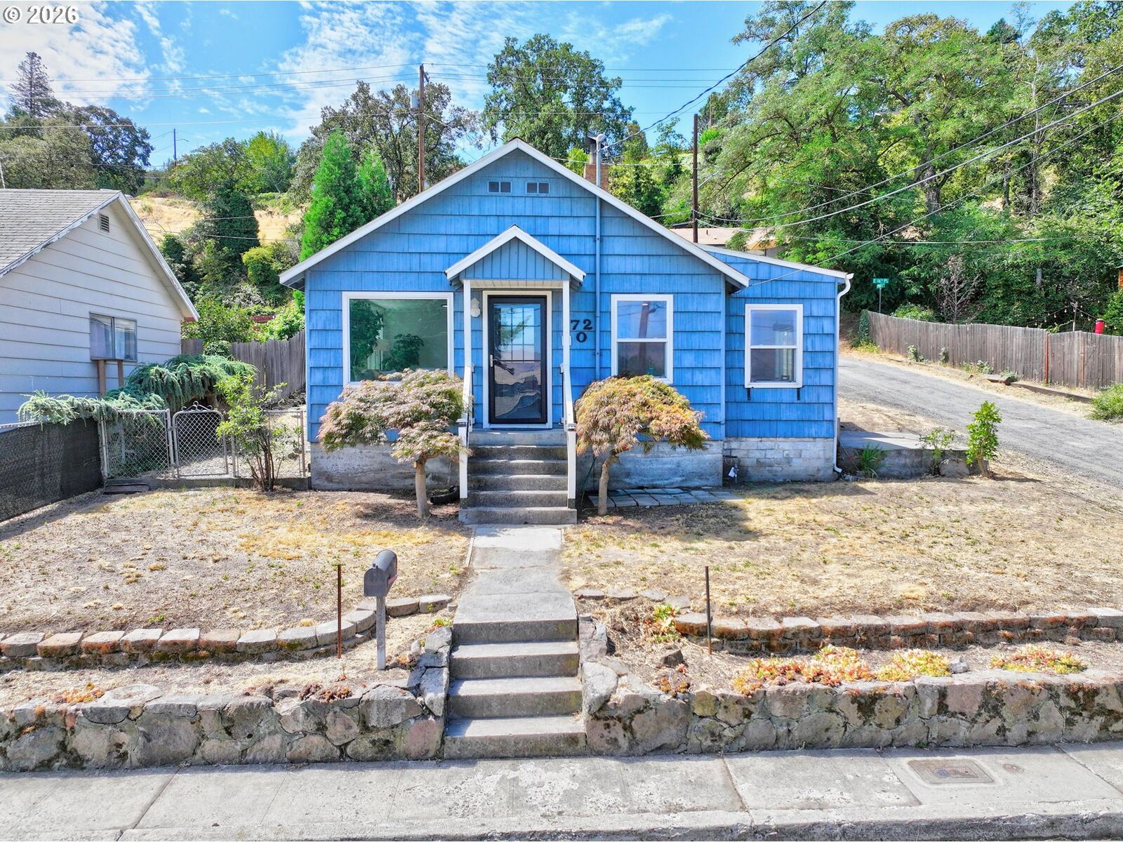 Property Photo:  720 E 15th St  OR 97058 