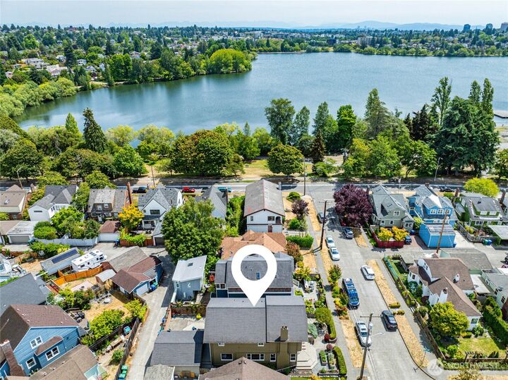 Property Photo:  1318 N  76th Street  WA 98103 