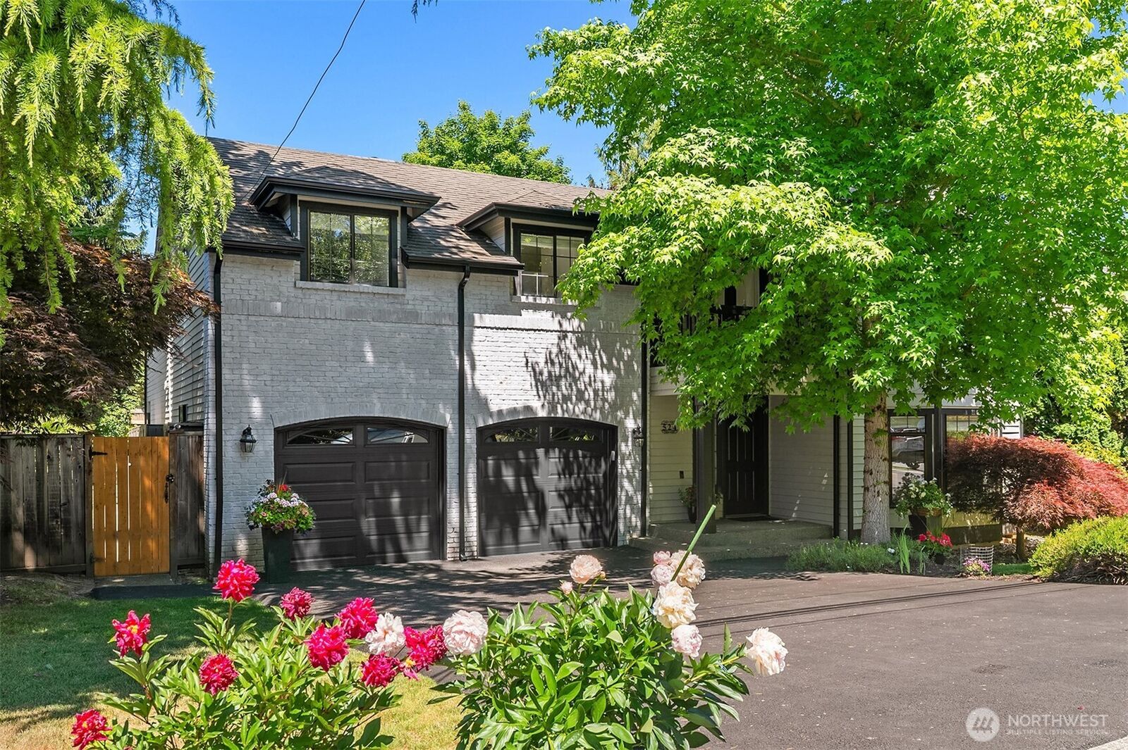Property Photo: 524 7th Ave WA 98033