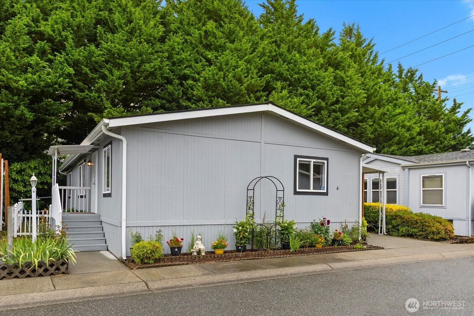 Property Photo: 11100 4th Avenue W 4 WA 98204