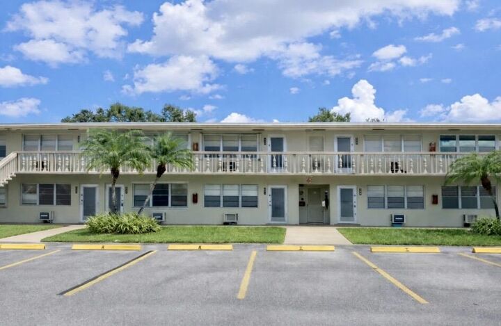Property Photo: 155 Sussex H FL 33417