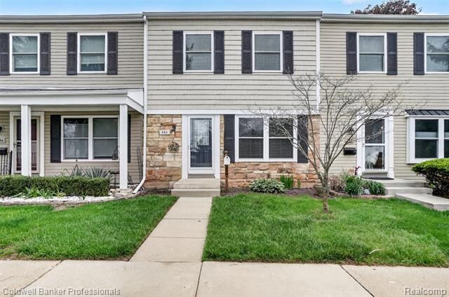 Property Photo:  902 Little Hill Court  MI 48307 