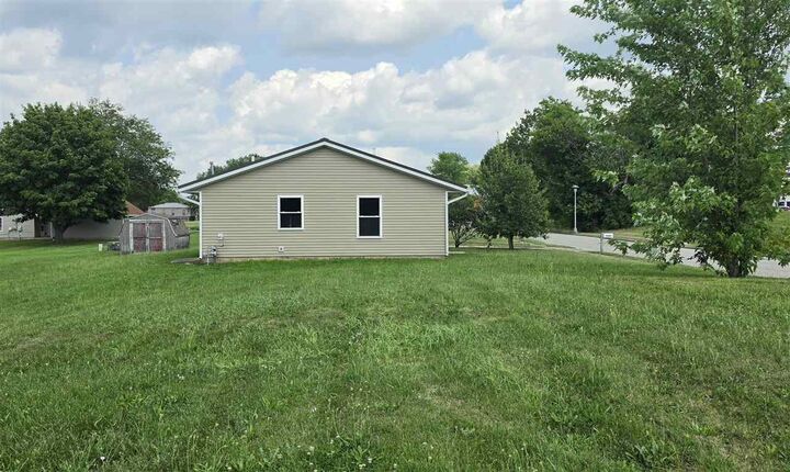 Property Photo: 1220 N G Street IN 47374
