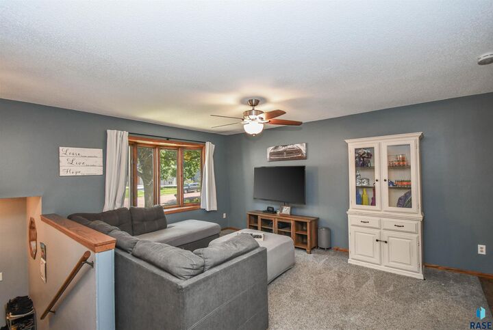 Property Photo:  2101 S Fox Trl  SD 57103-6330 